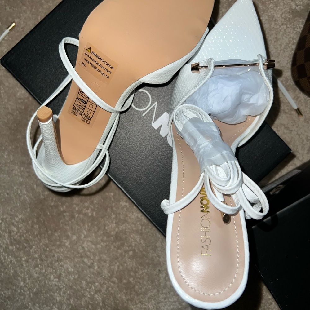 White 8.5 fashion heels - Picture 3 of 6